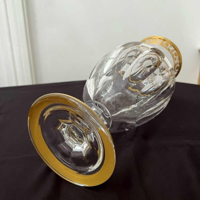Saint Louis "Modèle Pompéi" vase en cristal clair et doré sur piédouche, 20ème siècle