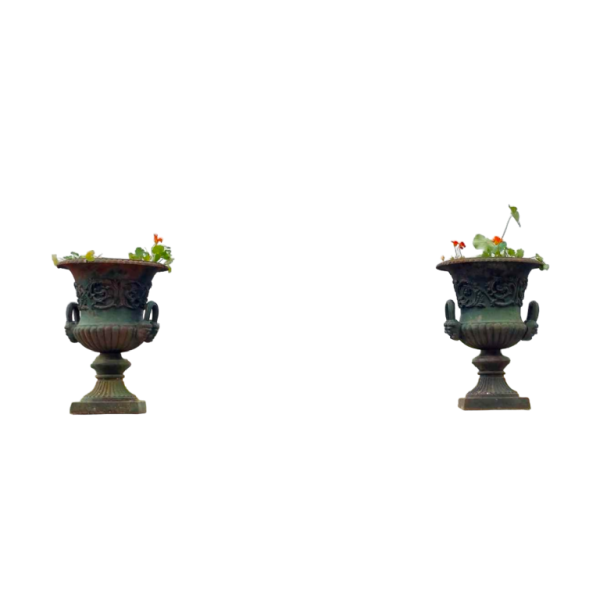 Paire de grandes urnes jardinières en fonte