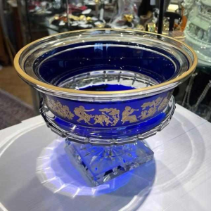 Val Saint Lambert "Borodine" Danse de Flore, coupe sur piédouche, cristal doublé taillé bleu cobalt