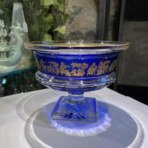 Val Saint Lambert "Borodine" Danse de Flore, coupe sur piédouche, cristal doublé taillé bleu cobalt