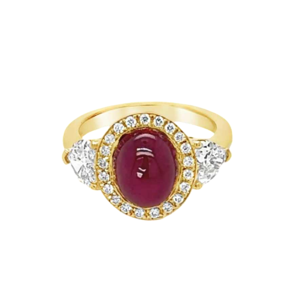 Geelgouden cabochon robijnring met diamanten en hartvormige diamanten