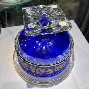 Val Saint Lambert "Borodine" Danse de Flore, coupe sur piédouche, cristal doublé taillé bleu cobalt