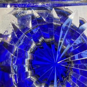 Val Saint Lambert "Borodine" Danse de Flore, coupe sur piédouche, cristal doublé taillé bleu cobalt