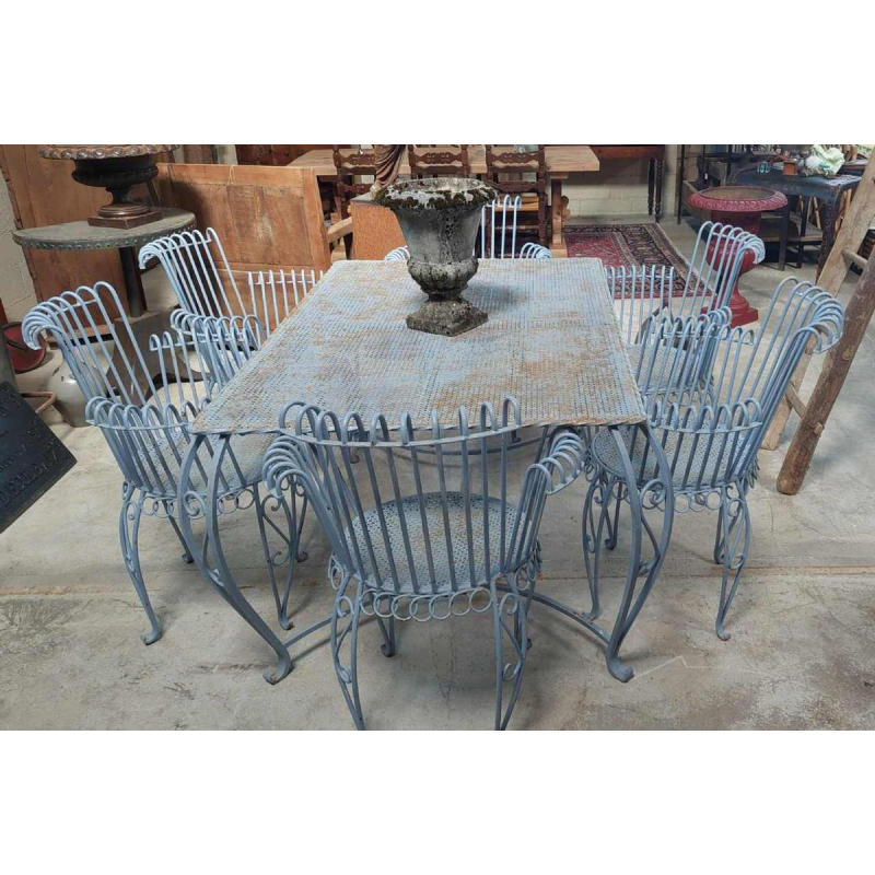 Salon de jardin bleu en fer forgé de style Cap d'Ail, 6 fauteuils à enroulement et 1 table, ca 1950