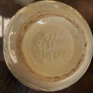 Saint-Clément, paire de vases ovoïdes en céramique craquelée, modèle "olive gravé", ca 1920/30