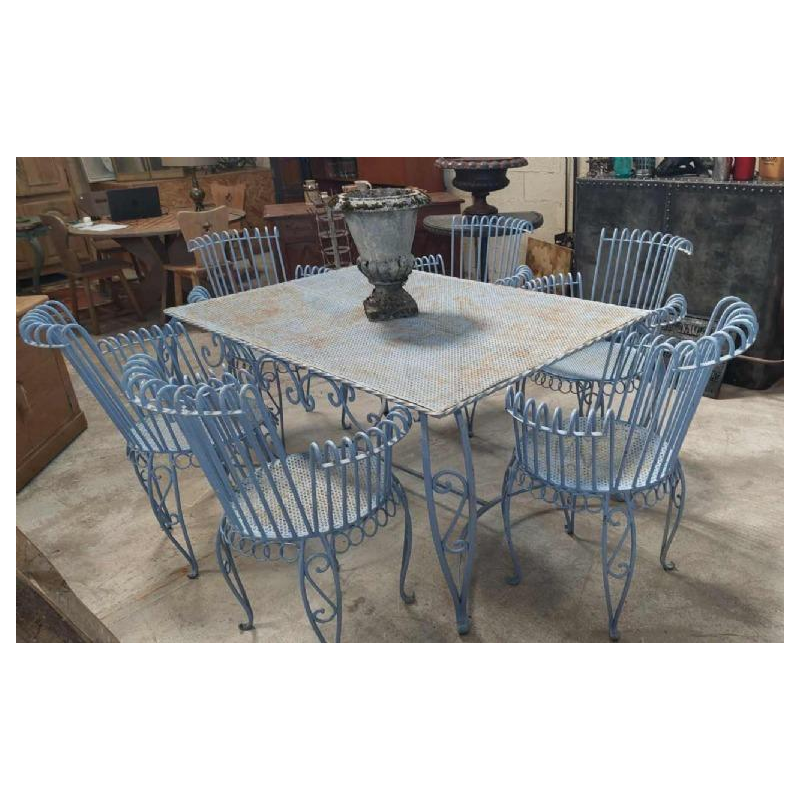 Salon de jardin bleu en fer forgé de style Cap d'Ail, 6 fauteuils à enroulement et 1 table, ca 1950