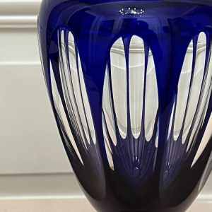 Saint Louis "Modèle Pompéi" vase en cristal clair bleu et doré sur piédouche