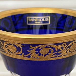 Saint Louis "Modèle Pompéi" vase en cristal clair bleu et doré sur piédouche