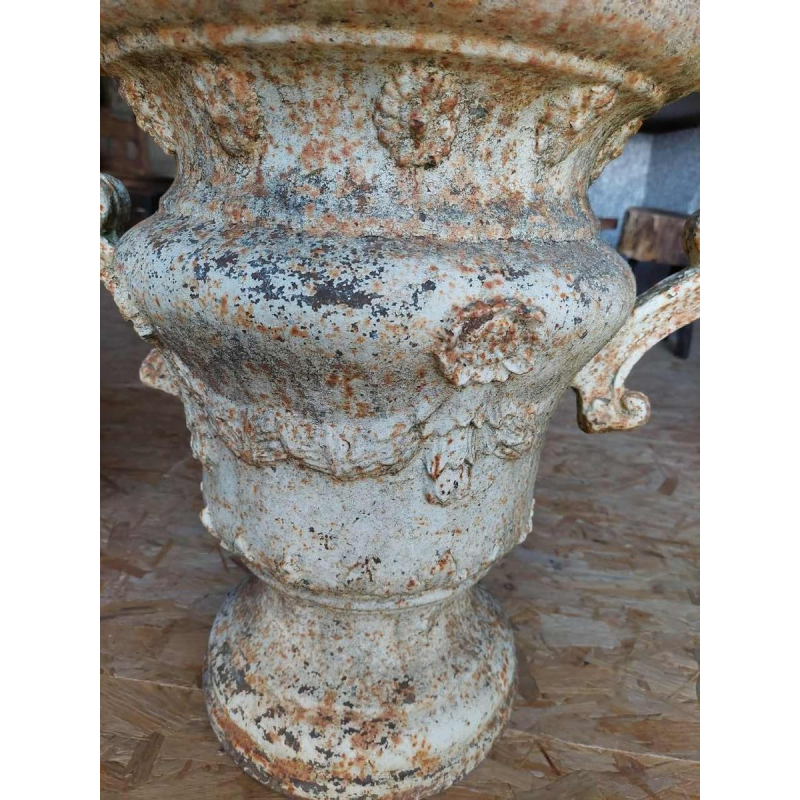 Pair of large cast-iron Medicis vases, 19th century