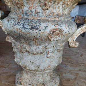 Paire de grandes vasques Medicis en fonte, 19ème siècle