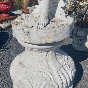 Sculpture de jardin 'Dame aux raisins' en pierre reconstituée