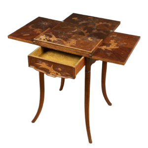 Emile Gallé, Art Nouveau notenhout speeltafel, inlegwerk en fineer, floraal decor en distels