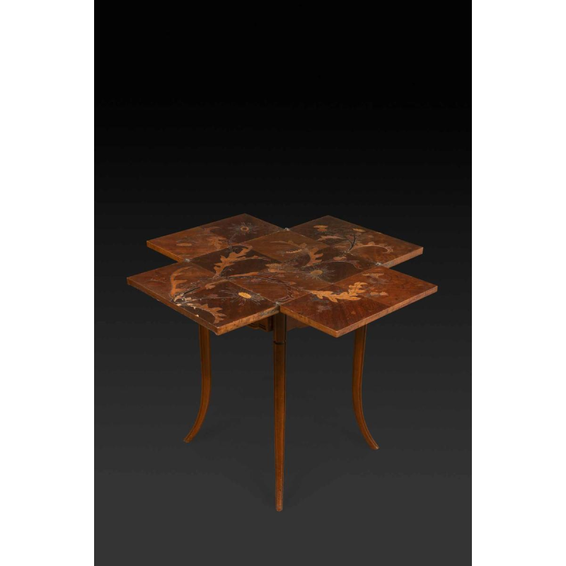 Emile Gallé, Art Nouveau notenhout speeltafel, inlegwerk en fineer, floraal decor en distels