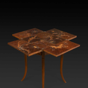 Emile Gallé, Art Nouveau notenhout speeltafel, inlegwerk en fineer, floraal decor en distels