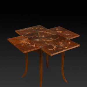 Emile Gallé, table à jeux Art Nouveau en noyer, marqueterie et placage, décor floral et chardons