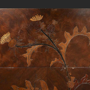 Emile Gallé, table à jeux Art Nouveau en noyer, marqueterie et placage, décor floral et chardons