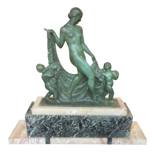 Raymonde Guerbe 'femme nue au drapé et putti' sculpture Art Déco, bronze patine verte, ca 1930