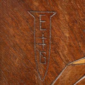 Emile Gallé, Art Nouveau notenhout speeltafel, inlegwerk en fineer, floraal decor en distels