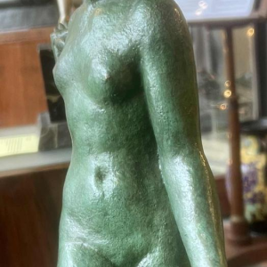 Raymonde Guerbe 'femme nue au drapé et putti' sculpture Art Déco, bronze patine verte, ca 1930