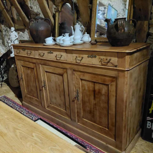 Groot volledig gerestaureerd Louis Philippe dressoir, 3 deuren 3 laden, 19e eeuw