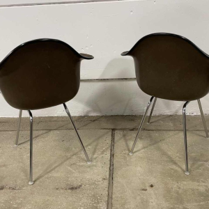 CHARLES & RAY EAMES pour HERMAN MILLER, paire / set de 2 fauteuils “Dax“,1977