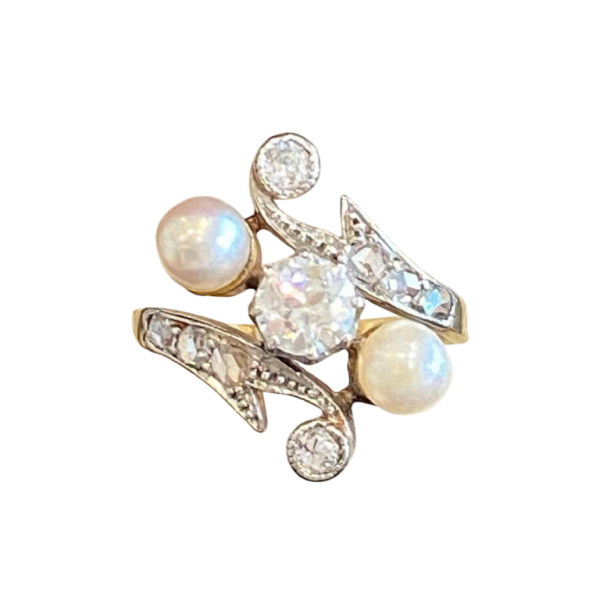 Belle Époque ‘toi & moi’ ring in gold and platinum, with old-cut diamonds and pearls, ca 1900
