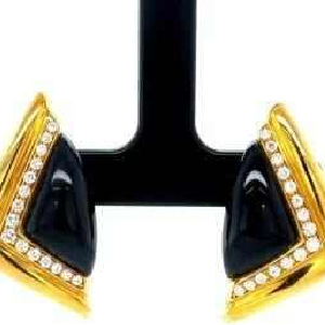 Paire de boucles doreilles en or jaune, diamants & onyx noir