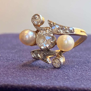 Bague belle époque “toi & moi“ or et platine, diamant taille ancienne & perles, ca 1900