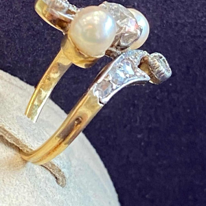 Bague belle époque “toi & moi“ or et platine, diamant taille ancienne & perles, ca 1900