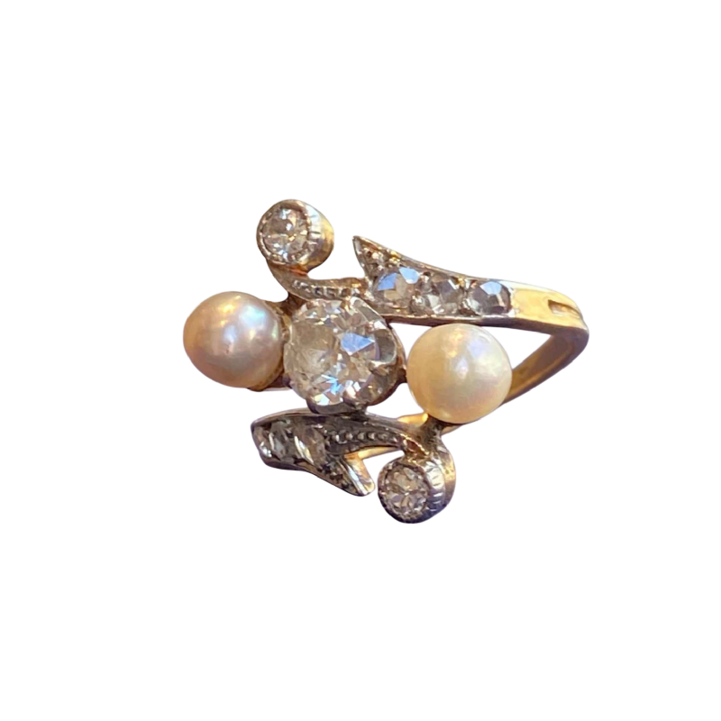 Belle Époque-ring “toi & moi” van goud en platina, met oudgeslepen diamant en parels, ca 1900