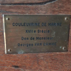 Canon de bord en bronze "Couleuvrine de Marine", socle bois