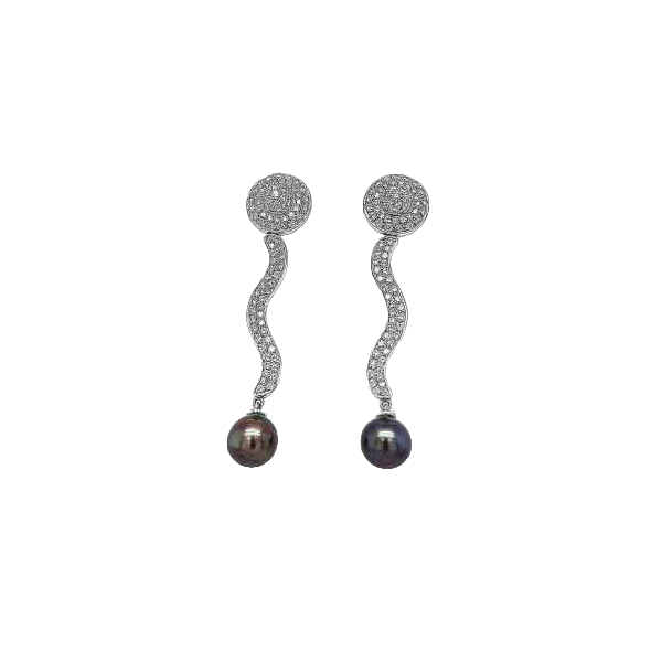 Pair of gold earrings with diamonds & natural Tahitian pearls