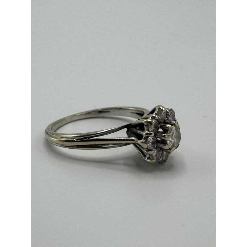 Marguerite 18 K white gold ring, set with brilliant-cut diamonds, 1980s