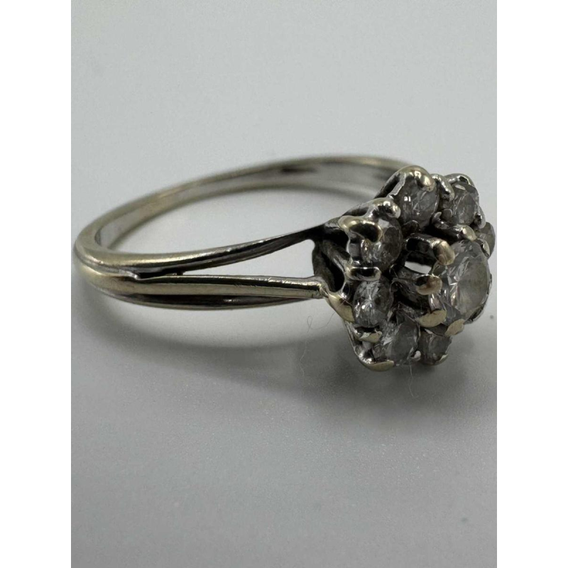 Margriet 18 K witgoud ring, bezet met briljant geslepen diamanten, 1980s