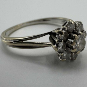 Margriet 18 K witgoud ring, bezet met briljant geslepen diamanten, 1980s