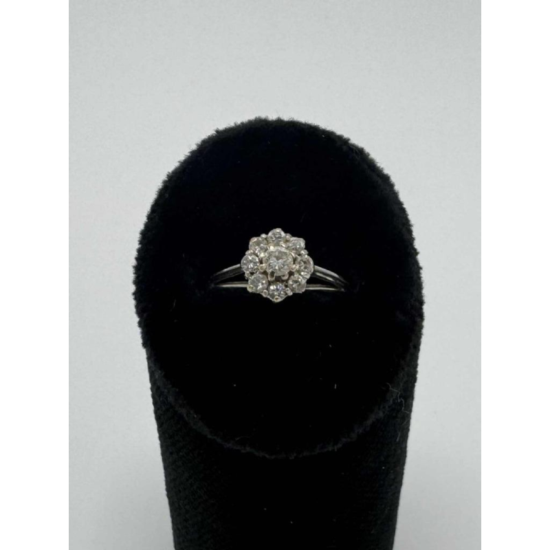 Margriet 18 K witgoud ring, bezet met briljant geslepen diamanten, 1980s