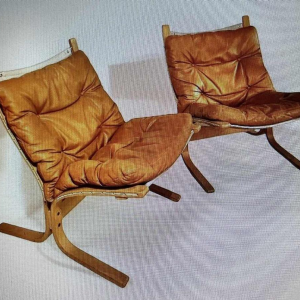 INGMAR RELLING pour WESTNOFA “Siesta“ paire de 2 fauteuils hêtre cintré & cuir cognac, ca 1970