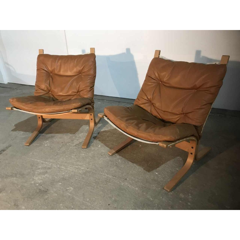 INGMAR RELLING pour WESTNOFA “Siesta“ paire de 2 fauteuils hêtre cintré & cuir cognac, ca 1970