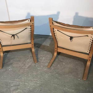 INGMAR RELLING for WESTNOFA ‘Siesta’ pair of 2 curved beechwood armchairs & cognac leather, ca. 1970