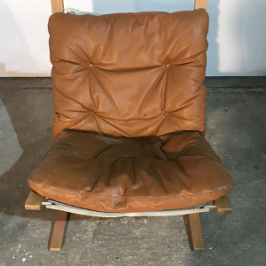 INGMAR RELLING voor WESTNOFA “Siesta” paar van 2 fauteuils van gebogen beukenhout en cognackleurig leer, ca. 1970