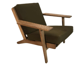 Fauteuil GE 290 uitgegeven door GETAMA, massief eikenhout en kaki groene stoffen, ca 1960