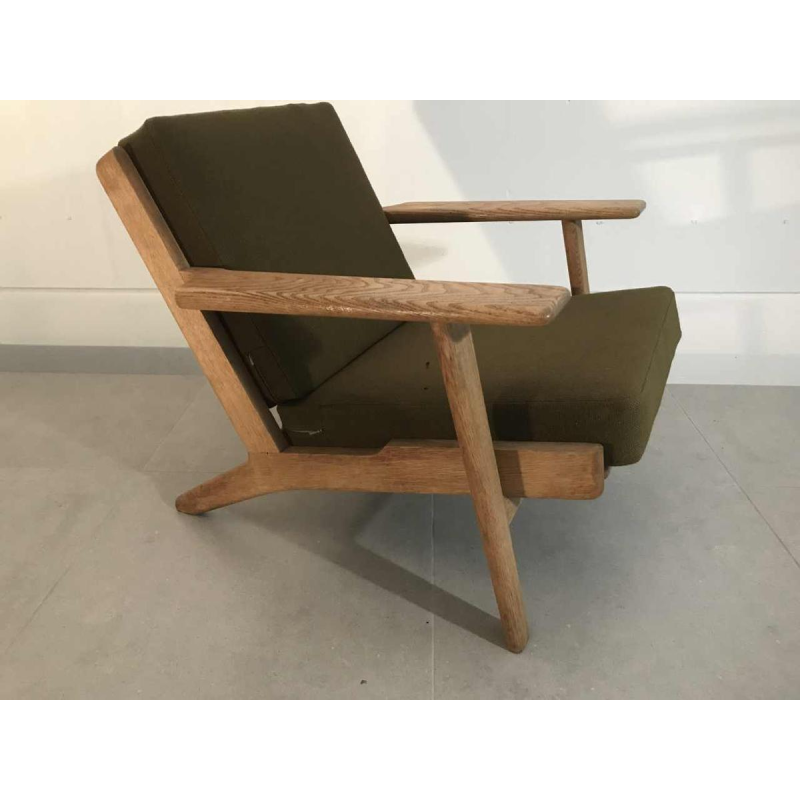 HANS WEGNER - Fauteuil GE 290 édité par GETAMA, chêne massif et tissus vert kaki, ca 1960
