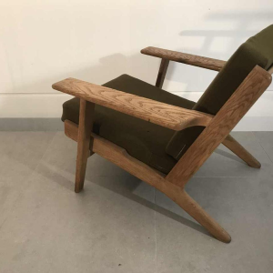 HANS WEGNER - Fauteuil GE 290 édité par GETAMA, chêne massif et tissus vert kaki, ca 1960