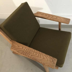 HANS WEGNER - GE 290 armchair produced by GETAMA, solid oak and khaki green fabric, ca 1960