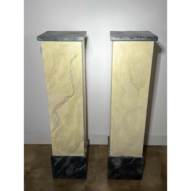 Paire de colonnes piédestaux en bois peint en trompe-l'oeil de marbre - XXe s
