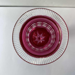 Val-Saint-Lambert, Art Deco roze geslepen kristal “Fragnée” vaas, 1926