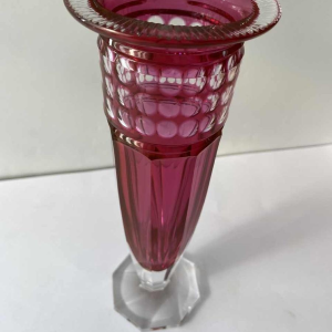 Val-Saint-Lambert, vase "Fragnée" rose en cristal taillé Art Déco, 1926
