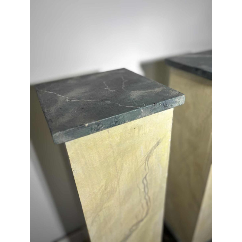 Paire de colonnes piédestaux en bois peint en trompe-l'oeil de marbre - XXe s