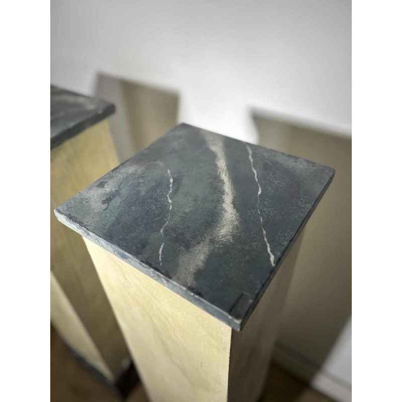 Paire de colonnes piédestaux en bois peint en trompe-l'oeil de marbre - XXe s