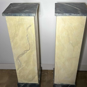 Paar houten zuilen beschilderd met trompe-l'oeil marmer - 20e eeuw